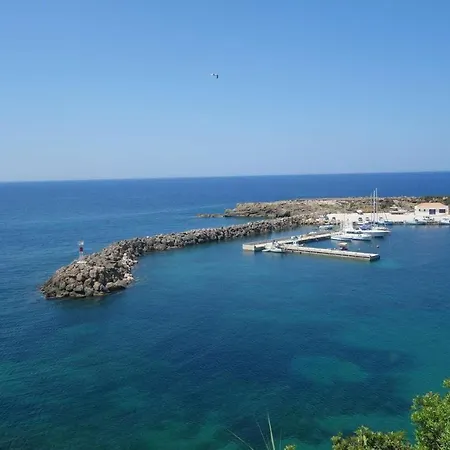 فيلة Sarlatta Sea View *